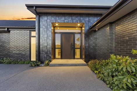 Photo of property in 17 Lees Road, Strowan, Christchurch, 8052