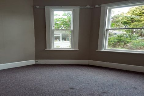 Photo of property in 30 Apuka Street, Brooklyn, Wellington, 6021