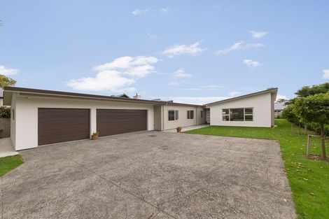 Photo of property in 12 Grand Oaks Drive, Awapuni, Palmerston North, 4412