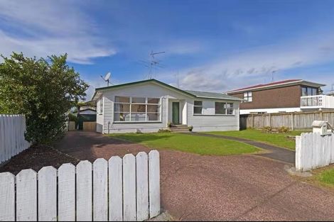 Photo of property in 5 Bodi Place, Te Atatu South, Auckland, 0610