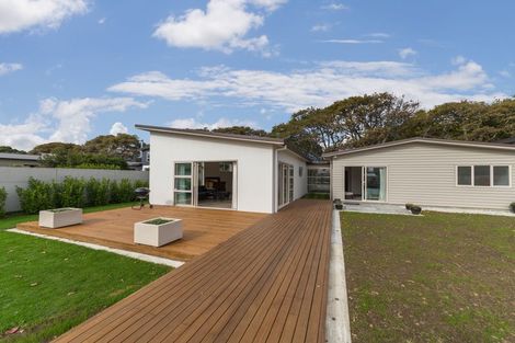Photo of property in 12 Grand Oaks Drive, Awapuni, Palmerston North, 4412