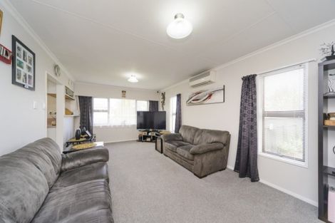 Photo of property in 1 Cohen Place, Milson, Palmerston North, 4414