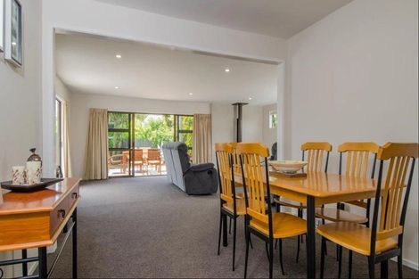 Photo of property in 8 Dolan Place, New Lynn, Auckland, 0600
