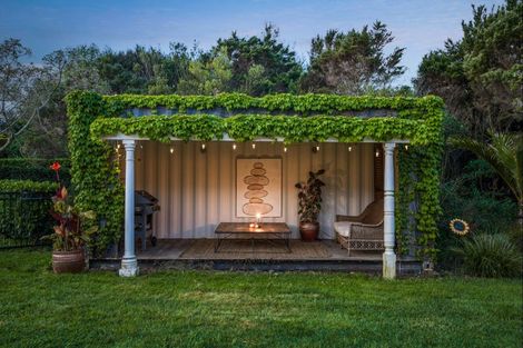 Photo of property in 2 Tamahunga Drive, Matakana, Warkworth, 0985