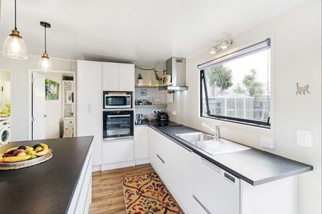 Photo of property in 15a Roore Street, Foxton Beach, Foxton, 4815