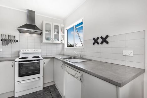 Photo of property in 4/23 Luckens Road, West Harbour, Auckland, 0618