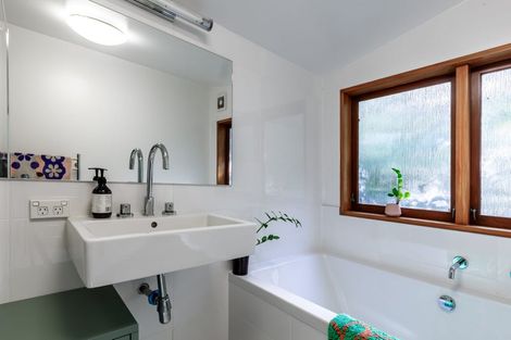 Photo of property in 164 Konini Road, Titirangi, Auckland, 0604