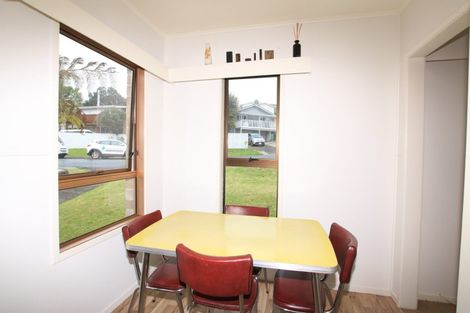 Photo of property in 1/11 Ayton Drive, Totara Vale, Auckland, 0629