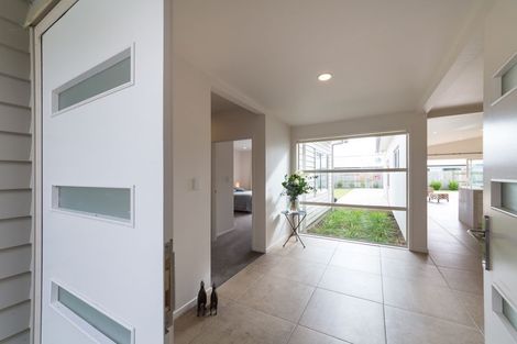 Photo of property in 12 Grand Oaks Drive, Awapuni, Palmerston North, 4412