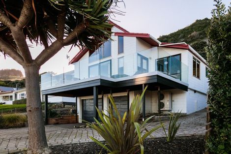 Photo of property in 6 Makorori Beach Road, Makorori, Gisborne, 4073