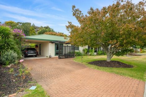 Photo of property in 21 Capricorn Place, Kawaha Point, Rotorua, 3010