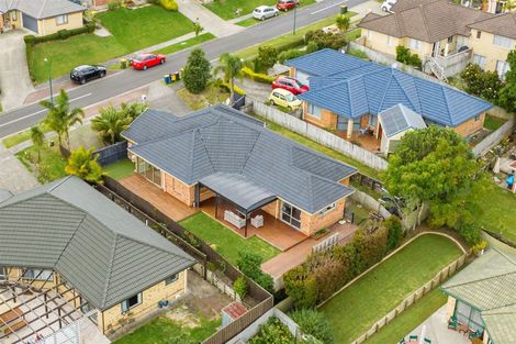 Photo of property in 17 Fleetwood Drive, Henderson, Auckland, 0612