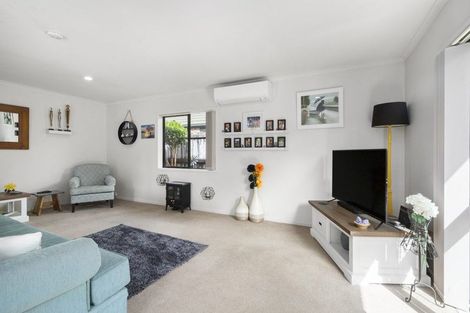 Photo of property in 28 Woodcroft Way, Pukekohe, 2120
