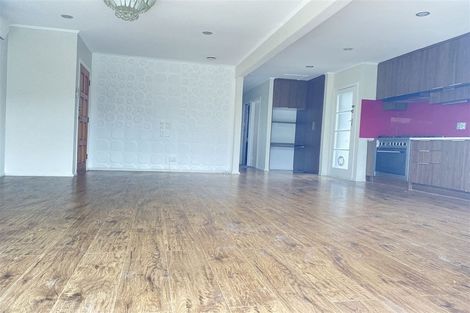 Photo of property in 21 Dundale Avenue, Blockhouse Bay, Auckland, 0600