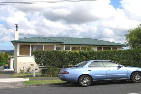 Photo of property in 35 Luckens Road, West Harbour, Auckland, 0618