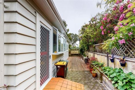 Photo of property in 6 Station Road, Khandallah, Wellington, 6035
