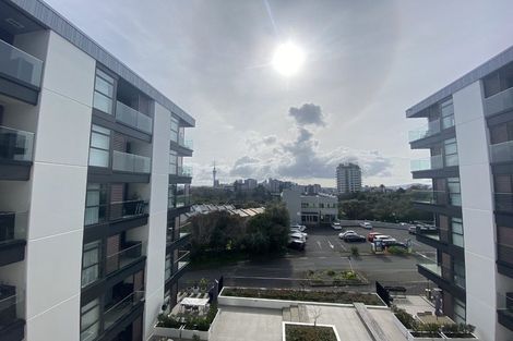 Photo of property in 205/9 Madeira Lane, Grafton, Auckland, 1023