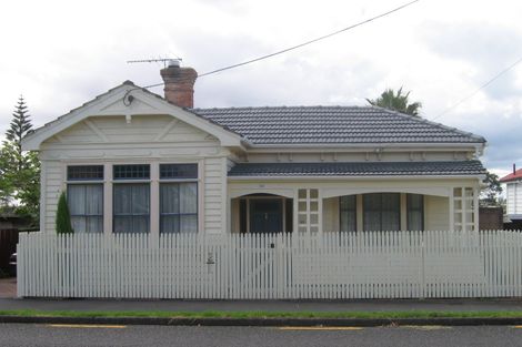 Photo of property in 22 Mozeley Avenue, Devonport, Auckland, 0624