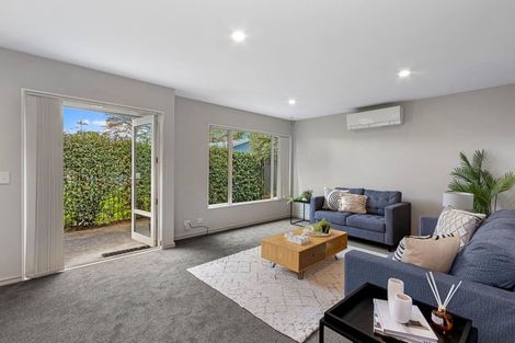 Photo of property in 2 Woodfield Lane, Redwood, Christchurch, 8051