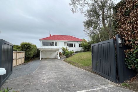 Photo of property in 2/160 East Coast Road, Forrest Hill, Auckland, 0620