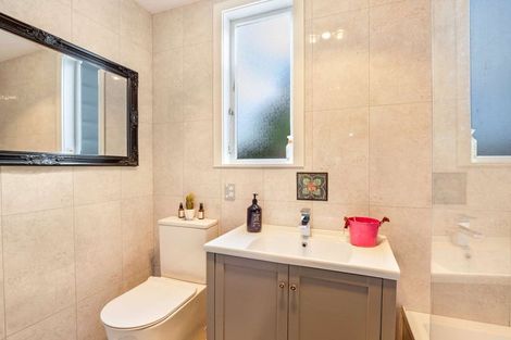 Photo of property in 11 Carow Street, Palmerston North, 4410