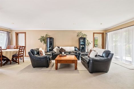 Photo of property in 60 Royal View Road, Te Atatu South, Auckland, 0610