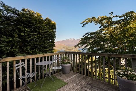 Photo of property in 138a Wynyard Crescent, Fernhill, Queenstown, 9300