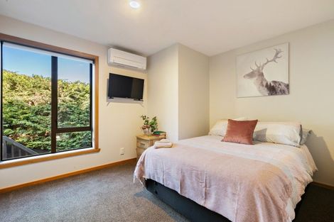 Photo of property in 138a Wynyard Crescent, Fernhill, Queenstown, 9300