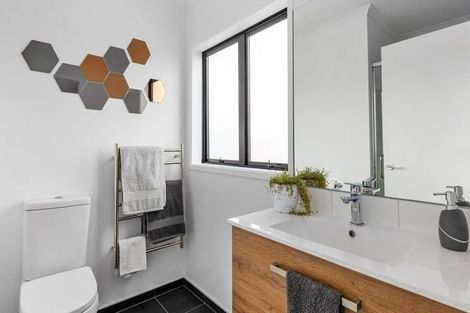 Photo of property in 3/2 Frances Bryers Road, Hobsonville, Auckland, 0616