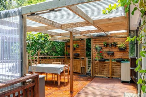 Photo of property in 8a Williams Terrace, Fitzherbert, Palmerston North, 4410