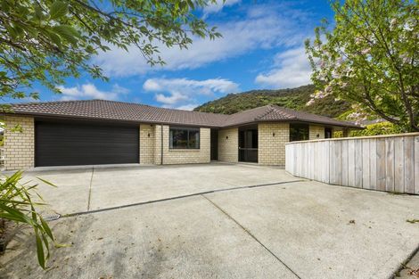 Photo of property in 58 King Charles Drive, Kingsley Heights, Upper Hutt, 5018