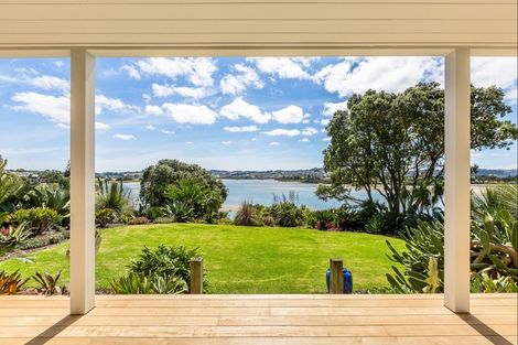 Photo of property in 42 Pohutukawa Avenue, Red Beach, 0932