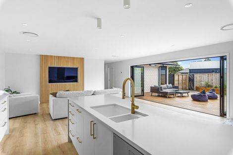 Photo of property in 55 Elizabeth Street, Waikanae, 5036