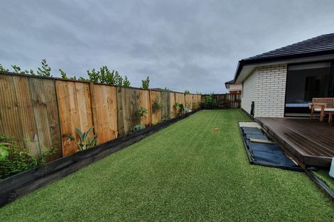 Photo of property in 65 Nobilo Road, Kumeu, 0810