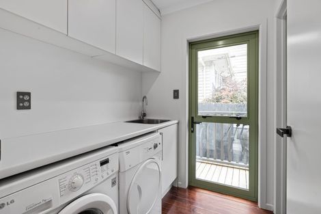 Photo of property in 2 Wharf Road, Te Atatu Peninsula, Auckland, 0610