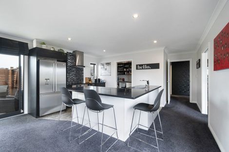 Photo of property in 9 Saint Heliers Grove, Fitzherbert, Palmerston North, 4410