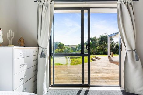 Photo of property in 132 Muriwai Valley Road, Muriwai, Waimauku, 0881