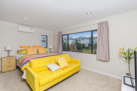 Photo of property in 30 Sohlue Place, Oteha, Auckland, 0632