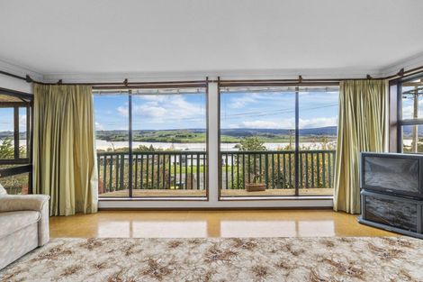 Photo of property in 10 Gull Street, Waihola, Milton, 9073