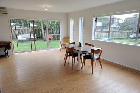 Photo of property in 9 Sealand Place, Mangere Bridge, Auckland, 2022
