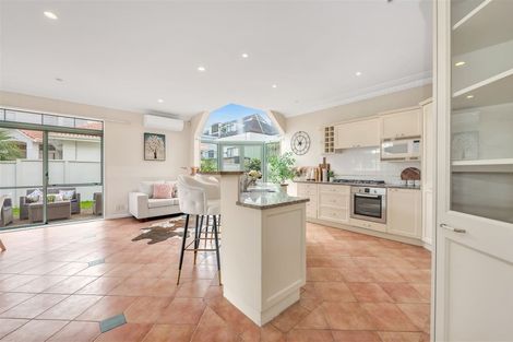 Photo of property in 23 Grammar School Road, Pakuranga, Auckland, 2010