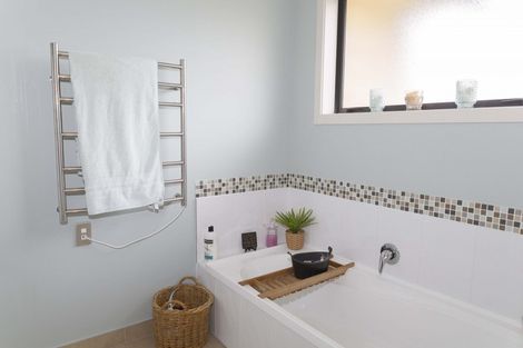 Photo of property in 8a Allan Street, Dannevirke, 4930