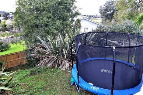 Photo of property in 1/37 Lysander Crescent, Beach Haven, Auckland, 0626