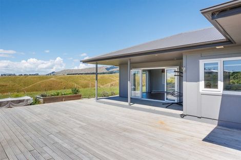 Photo of property in 52 Highland View Drive, Tokomaru, Palmerston North, 4474