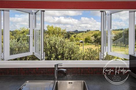 Photo of property in 46 Whakapirau Road, Maungaturoto, 0583