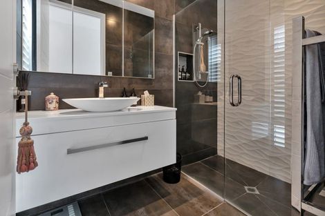 Photo of property in 13 Waitemata Drive, One Tree Point, 0118