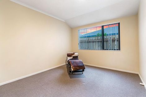 Photo of property in 2 Gunner Drive, Te Atatu Peninsula, Auckland, 0610