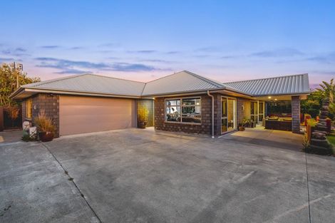 Photo of property in 10 Cooke Farm Grove, Waiwhakaiho, New Plymouth, 4312