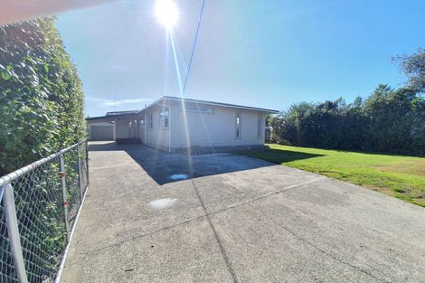 Photo of property in 32 Tararua Terrace, Cloverlea, Palmerston North, 4412
