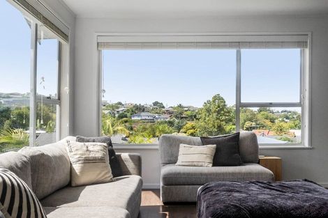 Photo of property in 52 Ravenwood Drive, Forrest Hill, Auckland, 0620